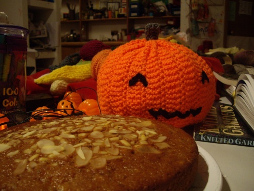 Pumpkin knitted by Barbara, cake to be eaten by everybody else